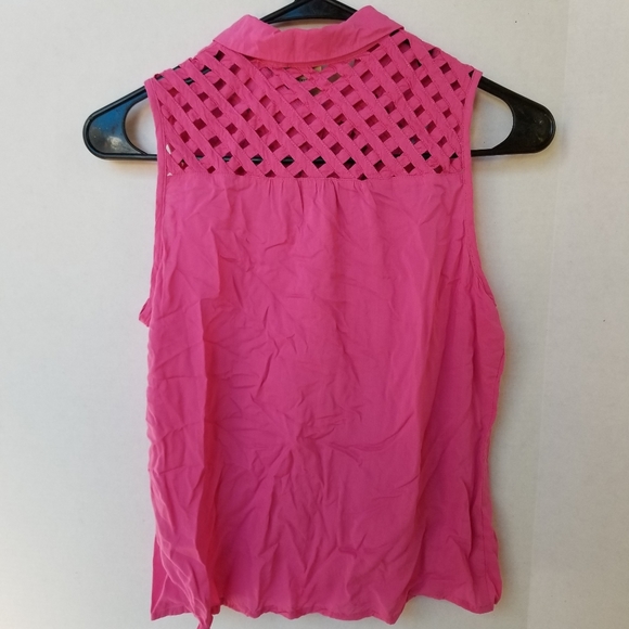 Women's Sleeveless Button Down Pink Top - Picture 2 of 4